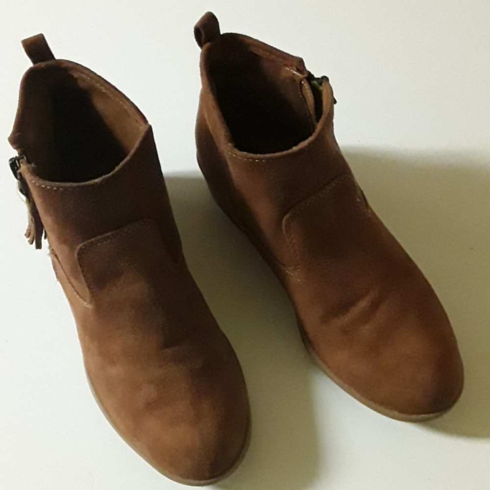 Girls low boots size 3